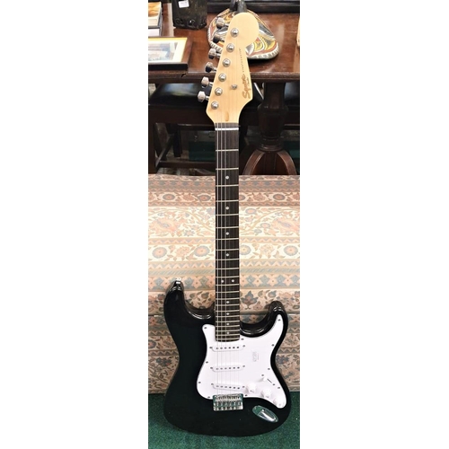 256 - FENDER F405 SQUIER STRATOCASTER ELECTRIC GUITAR IN CARRY CASE BLACK