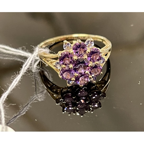 509 - 9CT GOLD AND LILAC GEM STONED RING