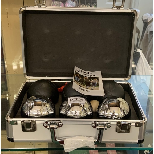 30 - SUNSPORT BOULES/PETANQUE SET IN CARRY CASE