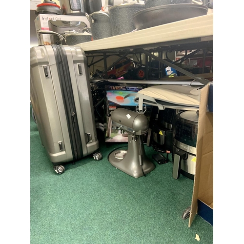 87 - VERY LARGE QTY DAMAGED REPAIRABLES INC. KITCHEN AID MIXER, GOURMIA AIR FRYERS, LED STRING LIGHTS, SH... 