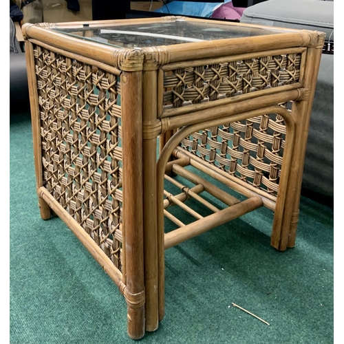 336A - A SQUARE GLASS TOPPED BAMBOO AND RATTAN SIDE TABLE WITH UNDERSHELF