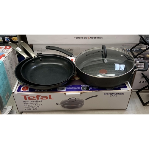 112 - BOXED TEFAL HARD ANODIZED ALUMINIUM SAUTEE PAN WITH LID TOGETHER WITH 2 OXO FRYING PANS