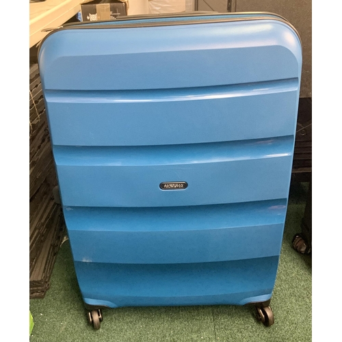 151 - AMERICAN TOURISTER SUITCASE - MEDIUM SIZE