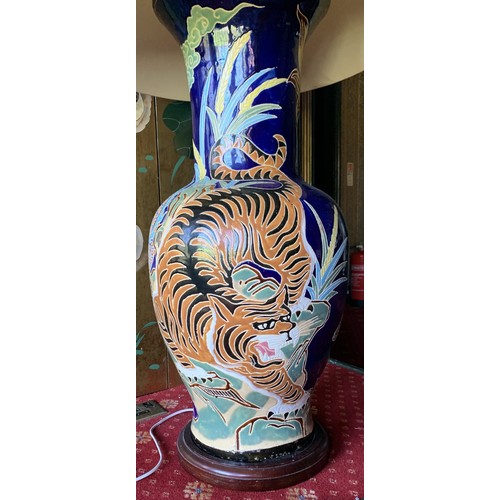 246 - A SUPERB CHINESE DRAGON & TIGER DESIGN LAMP & SHADE - 86CM H X 39CM W