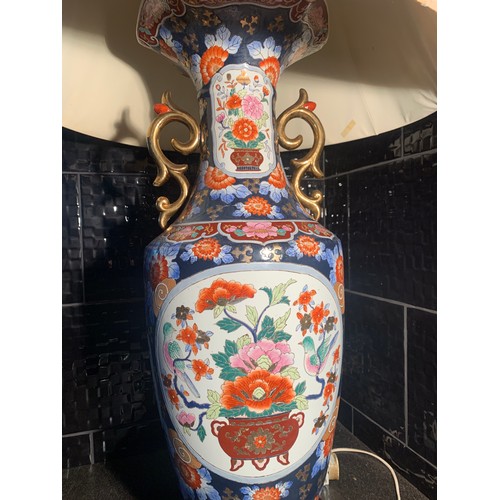 253 - A LARGE CHINESE LAMP & SHADE -PEONY & ROYAL BLUE GROUND PATTERN WITH ORNATE GILDED HANDLES - ON WOOD... 