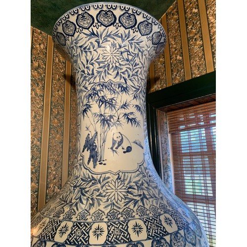 262 - AN EXTREMELY LARGE AND HEAVY CHINESE BLUE & WHITE PATTERN PORCELAIN VASE OF LOBED BALUSTER DESIGN- H... 