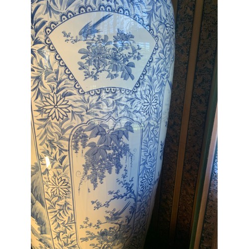 262 - AN EXTREMELY LARGE AND HEAVY CHINESE BLUE & WHITE PATTERN PORCELAIN VASE OF LOBED BALUSTER DESIGN- H... 