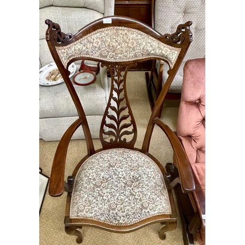 300 - A MAHOGANY SALON OPEN ARMCHAIR CIRCA 1900, THE FISH-TAIL SHAPED AND PADDED TOP RAIL WITH FRETWORK SC... 