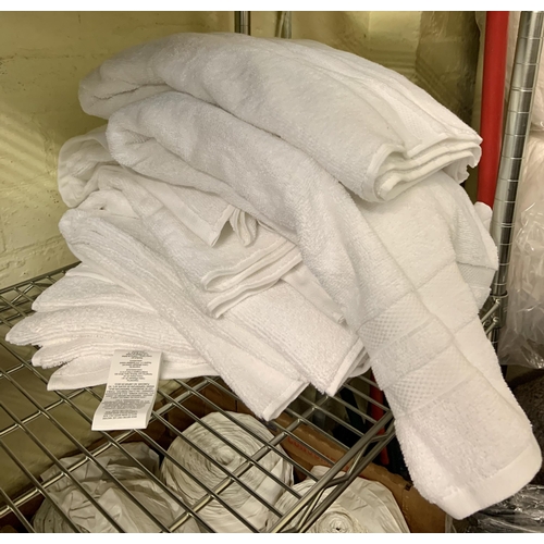 57 - X6 VARIOUS GRANDEUR HOSPITALITY TOWELS IN WHITE