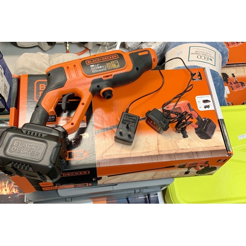 135 - BLACK AND DECKER POWER CONNECT PRESSURE WASHER WITH BATTERY AND CHARGER