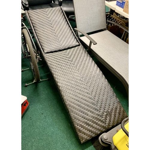 186 - WOVEN BLACK SUN LOUNGER WITH ADJUSTABLE SEAT