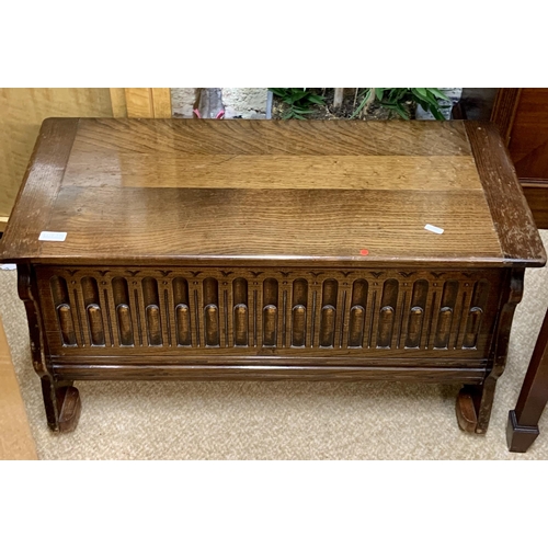 279 - SMALL OLD CHARM OAK WOODEN STORAGE BOX/COFFER