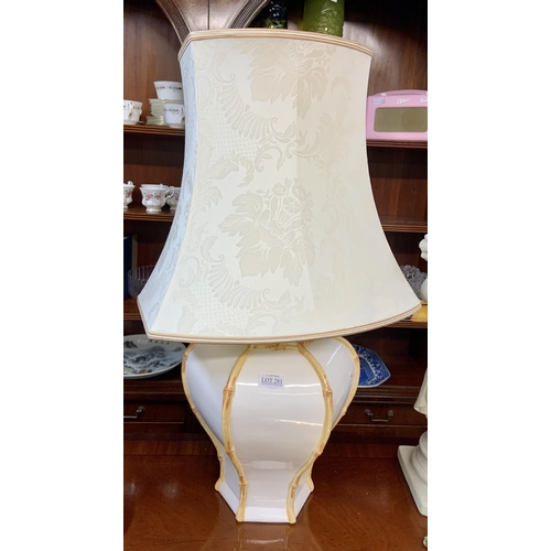 281 - WHITE AND GOLD COLOURED CERAMIC BALLUSTER LAMP WITH SHADE