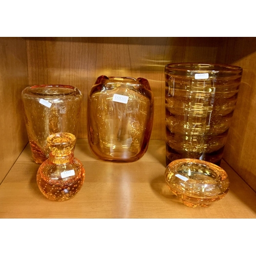 312 - X5 AMBER GLASS ITEMS INCL VASES, BOWLS AND BOTTLE