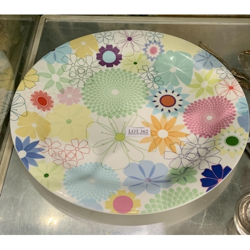 362 - LARGE PORTMEIRION CRAZY DAISY PLATE