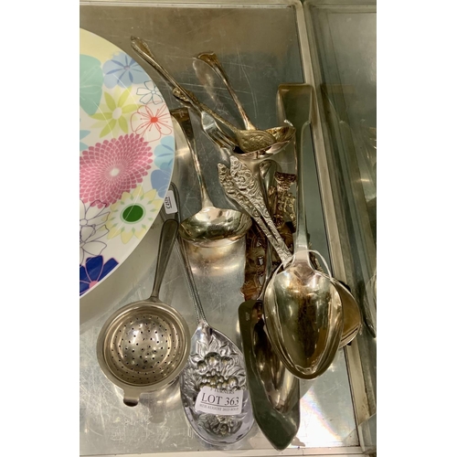 363 - X10 PIECES OF VARIOUS PLATED ITEMS, INCL WALKER AND HALL SUGAR SIFTER, SPOONS AND OTHERS