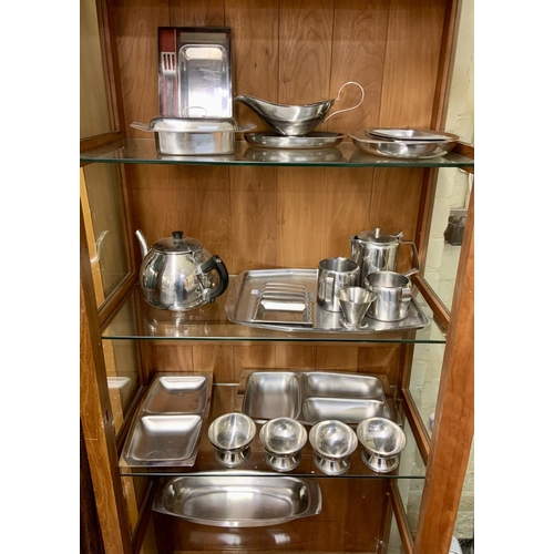 262A - STAINLESS STEEL KITCHENWARE INC. GRAVY BOAT, TEA POT, MILK, SUGAR, TOAST RACK, COVERED DISH, 2 OPEN ... 