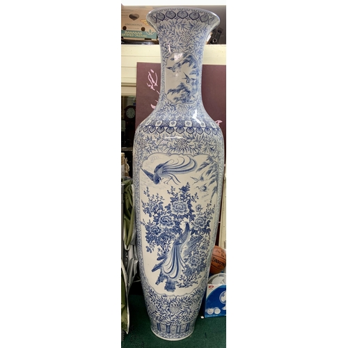 241 - AN EXTREMELY LARGE AND HEAVY CHINESE BLUE & WHITE PATTERN PORCELAIN VASE OF LOBED BALUSTER DESIGN- H... 