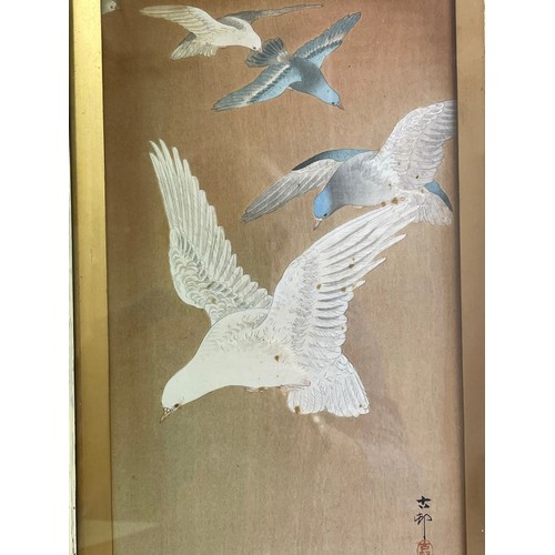 395 - OLD FRAMED JAPANESE PRINT OF BIRDS IN FLIGHT, FRAME MEASURES 39CM X 22.5CM