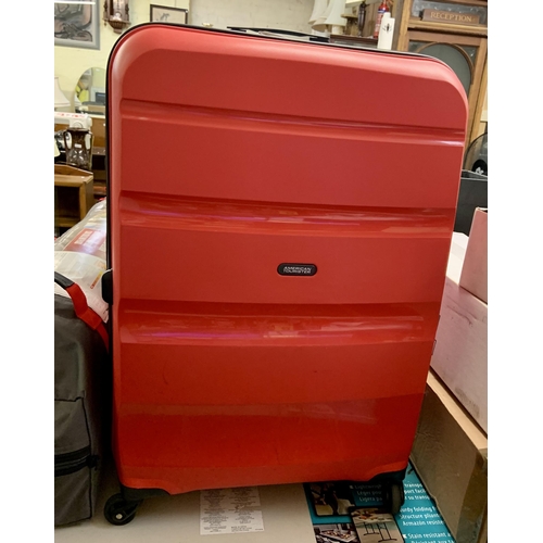 124 - LARGE AMERICAN TOURISTER HARD SHELL SUITCASE IN RED