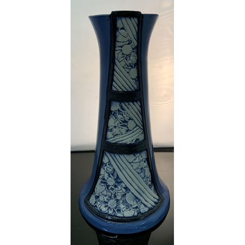 418 - A BLUE AND WHITE TENMOKU POTTERY HAND CRAFTED VASE