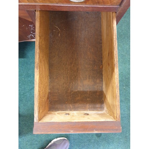 273 - A SMALL ANTIQUE KNEEHOLE DESK IN MAHOGANY - 7 DRAWERS ACROSS THE TWO PEDESTAL WITH A RECESSED CUPBOA... 