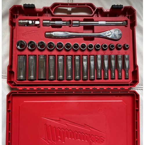 242 - MILWAUKEE SOCKET SET