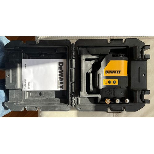 262 - DEWALT DW088K-XJ RED SELF-LEVELLING CROSS-LINE LASER LEVEL