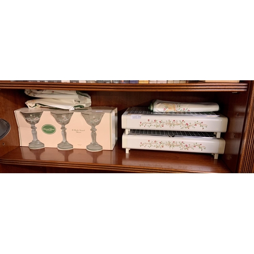 350 - ETERNAL BOW PLATE WARMERS, LINEN & SUNDAE DISHES (B)