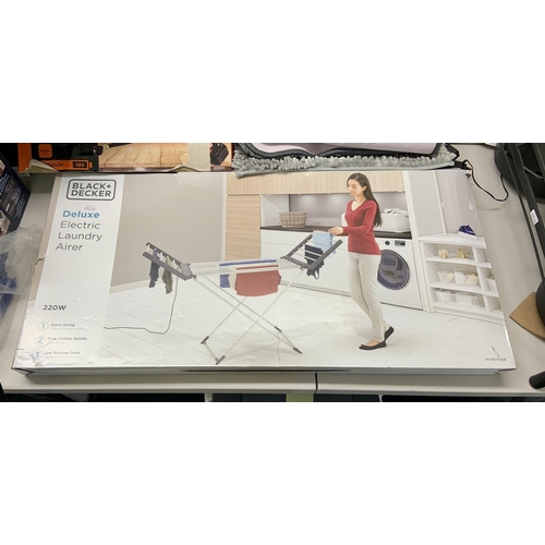 158 - BOXED BLACK AND DECKER DELUXE ELECTRIC LAUNDRY AIRER