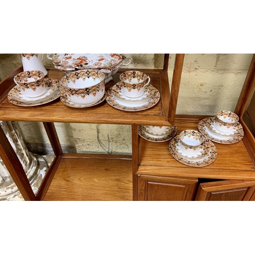 262 - 20 PIECES OF PARK PLACE BONE CHINA INC CUPS/SAUCERS/TUREEN ETC.