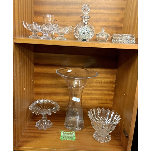 265 - A SMALL SELECTION OF CRYSTAL GLASSWARES INCL. SALTS, VASE, SCENT BOTTLES, FOOTED BONBON DISHES ETC