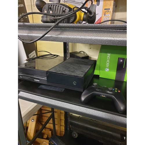 225 - BOXED XBOX ONE WITH KINECT CAMERA AND ONE CONTROLLER