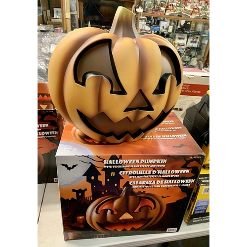 132 - BOXED HALLOWEEN PUMPKIN WITH FLICKERING FLAME LIGHT EFFECT AND SPOOKY SOUNDS