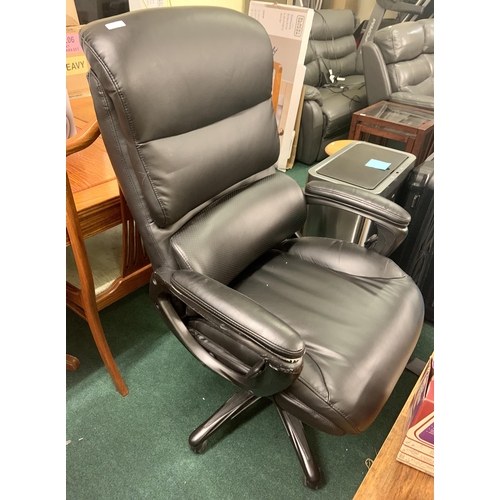 171 - LA-Z-Y BOY AIR EXECUTIVE MANAGERS CHAIR - SCUFFED TO ONE ARM