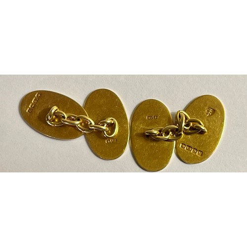 302 - A PAIR OF 18CT YELLOW GOLD VINTAGE ENGRAVED CUFFLINKS approx 7.8g