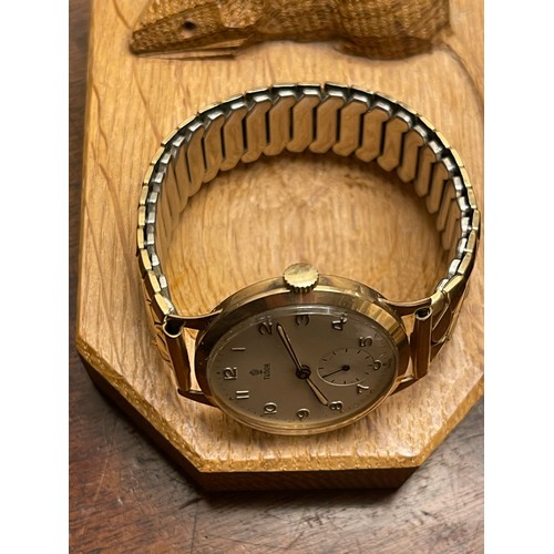 312 - VINTAGE TUDOR ROLEX 9ct GOLD CASED GENTLEMANS WRISTWATCH ON A ROLLED GOLD EXPANDING BRACELET WITH OR... 