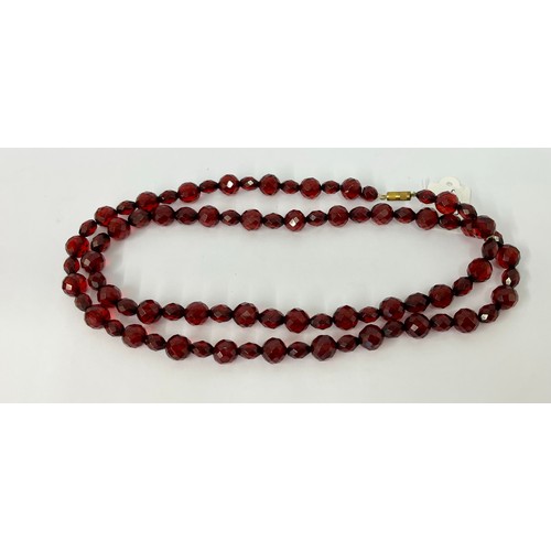 321 - SINGLE ROW AMBER BEAD NECKLACE OF ALTERNATING SHAPE WITH BARREL CLASP 95CM L