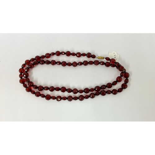 321 - SINGLE ROW AMBER BEAD NECKLACE OF ALTERNATING SHAPE WITH BARREL CLASP 95CM L