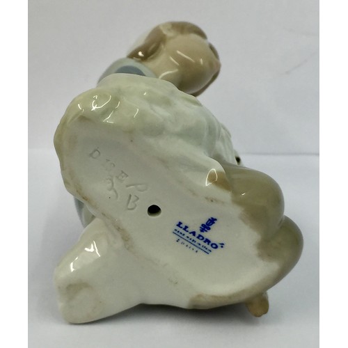 339 - LLADRO GROUP OF KNEELING FIGURE WITH SHEEP 15CM HIGH