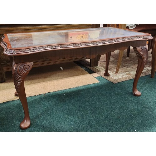 225 - MAHOGANY COFFEE TABLE WITH INSERT GLASS TOP, CARVED EDGES ON QUEEN ANNE STYLE LEGS 95 L X  50 W X 47... 