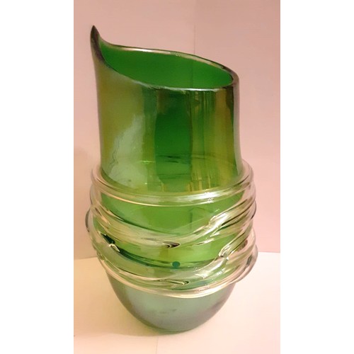 232 - Large vintage glass ribbon trailed art vase, no marks, probably – Czechoslovakian, 24cm in height