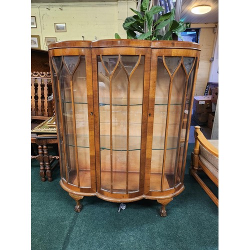 320 - A VINTAGE SHAPED ART DECO WALNUT GLAZED DISPLAY CABINET, DOUBLE END DOORS WITH BALL & CLAW FEET & 2 ... 