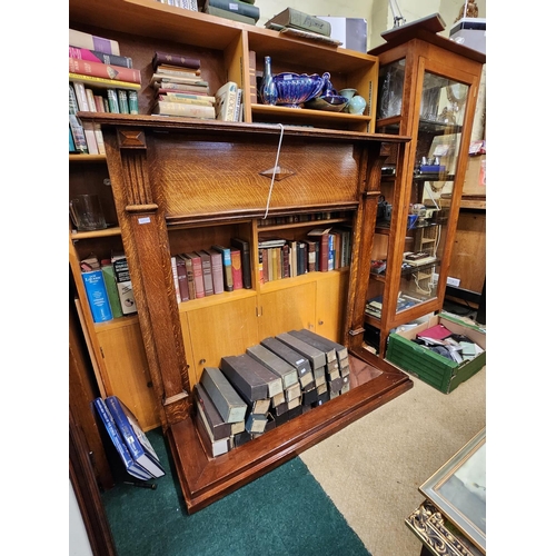 319 - A 20TH C, OAK FIRE SURROUND, MOULDED MANTLE PIECE SHAPED AND FLUTED UPRIGHTS TOGETHER WITH MATCHING ... 