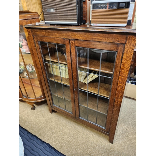 325 - OAK & GLAZED LEAD LIT BOOKCASE/DISPLAY CABINET WITH 3 ADJUSTABLE OAK SHELVES & KEY 92WX26DX115H CMS