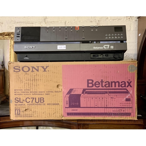 366 - SONY SL-C7UB BETAMAX VIDEO CASSETTE RECORDER IN ORIGINAL BOX