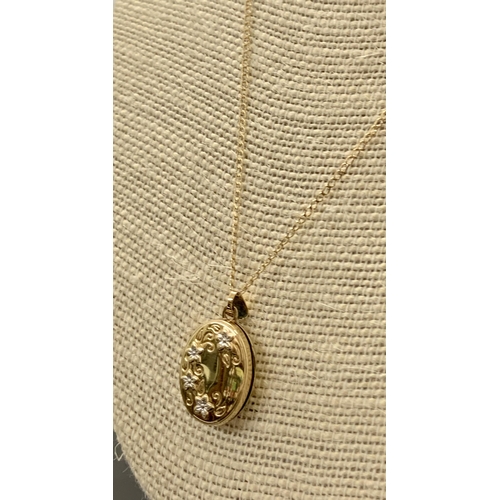 470 - 9CT GOLD LOCKET ON AN 18