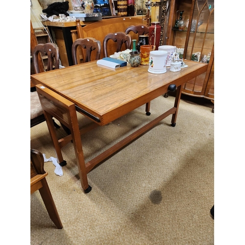 422 - VINTAGE TEAK VENEER OVER AND UNDER TROLLEY TABLE ON FOUR CASTORS