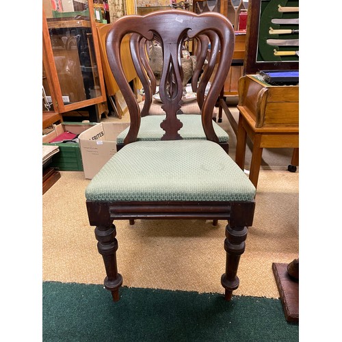 418 - A SET OF 6 VICTORIAN MAHOGANY DINING CHAIRS C.1890, BALLOON BACK WITH SHAPED AND CURVED BACKS, SPLAY... 