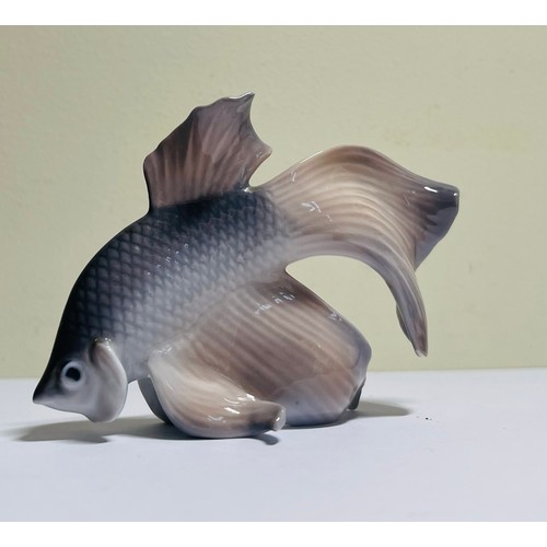 305 - ROYAL COPENHAGEN FANTAIL /ANGEL FISH 3064  Fantail Francis Valdemar Platen-Hallermundt  5 cm